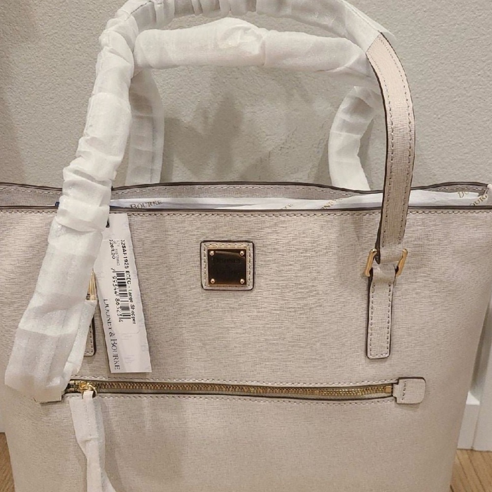 Elegant Cream Tote Bag Dooney& Bourke